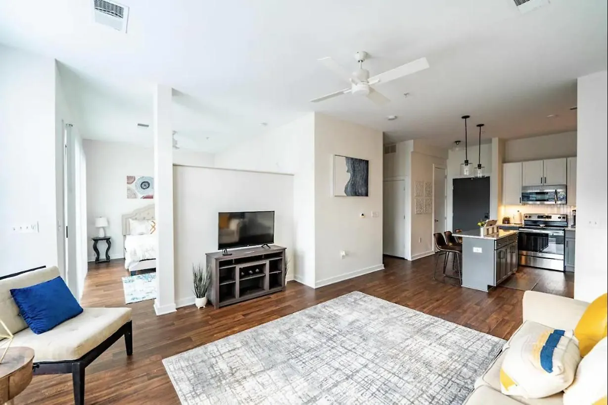 Luxury Apartment Uptown Wi-Fi Gym Pool Shops Food! Apt 228 Charlotte