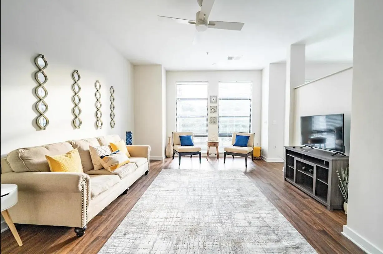 Luxury Apartment Uptown Wi-Fi Gym Pool Shops Food! Apt 228 Charlotte