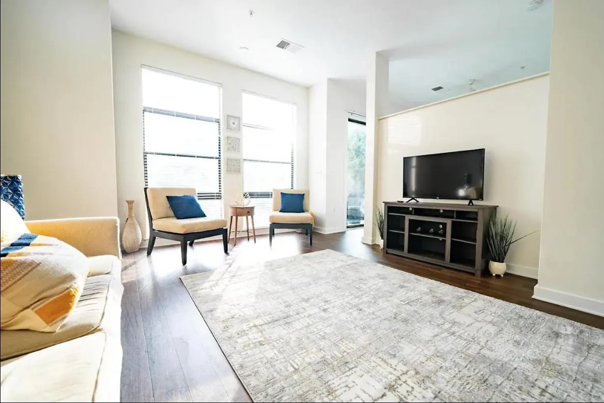 Luxury Apartment Uptown Wi-Fi Gym Pool Shops Food! Apt 228 Charlotte