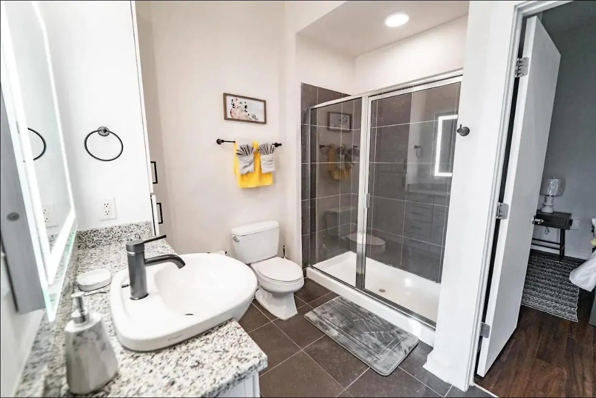 Luxury Apartment Uptown Wi-Fi Gym Pool Shops Food! Apt 228 Charlotte