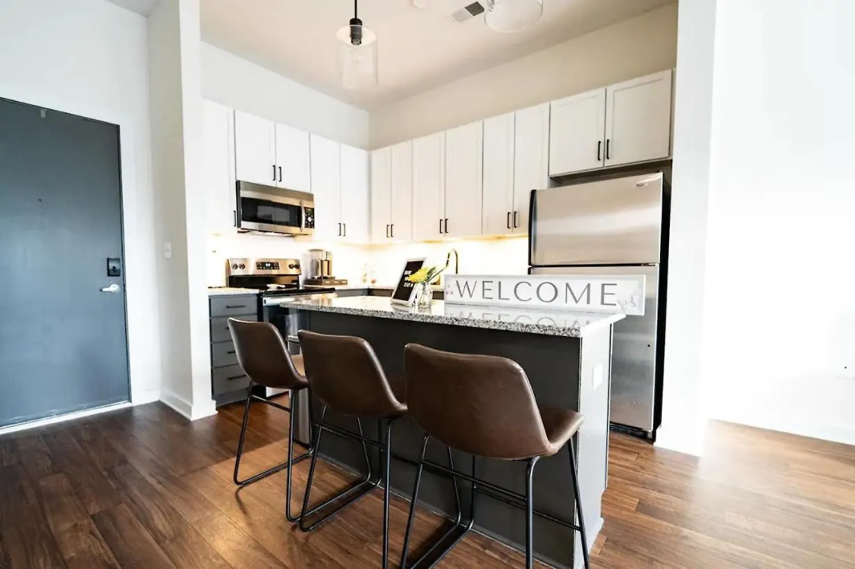 Luxury Apartment Uptown Wi-Fi Gym Pool Shops Food! Apt 228 Charlotte