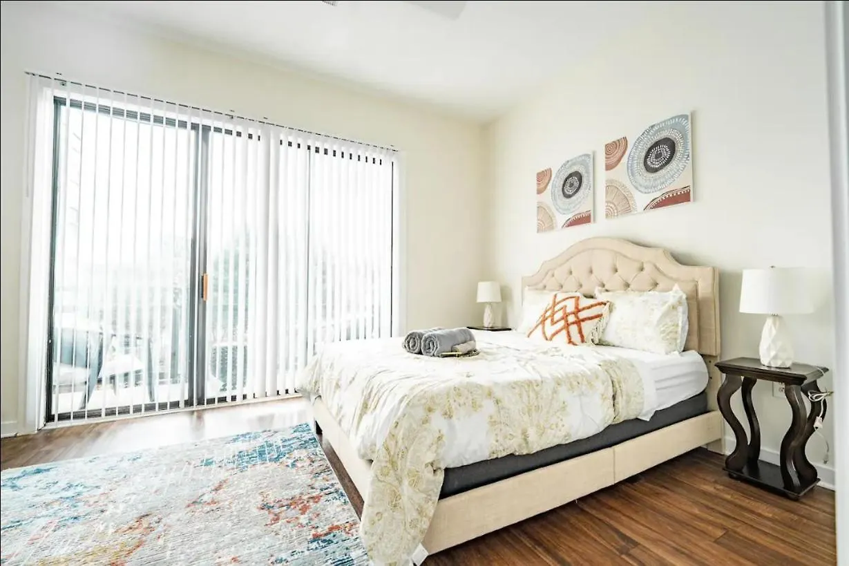 Luxury Apartment Uptown Wi-Fi Gym Pool Shops Food! Apt 228 Charlotte 0*,  Amerikai Egyesült Államok